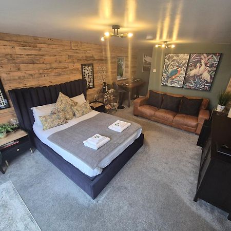 Boutique Shrewsbury Suites Екстер'єр фото