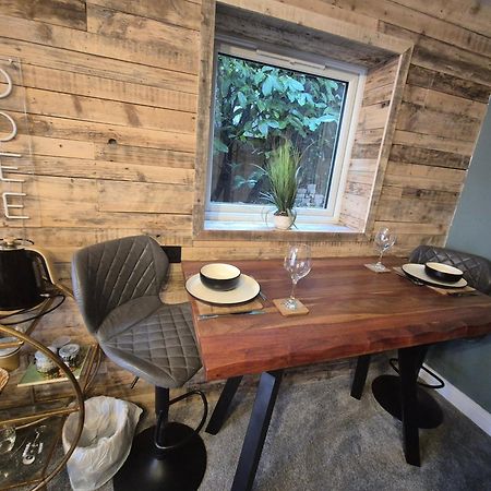 Boutique Shrewsbury Suites Екстер'єр фото