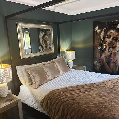 Boutique Shrewsbury Suites Екстер'єр фото