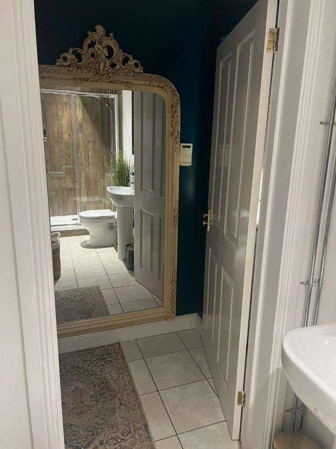 Boutique Shrewsbury Suites Екстер'єр фото