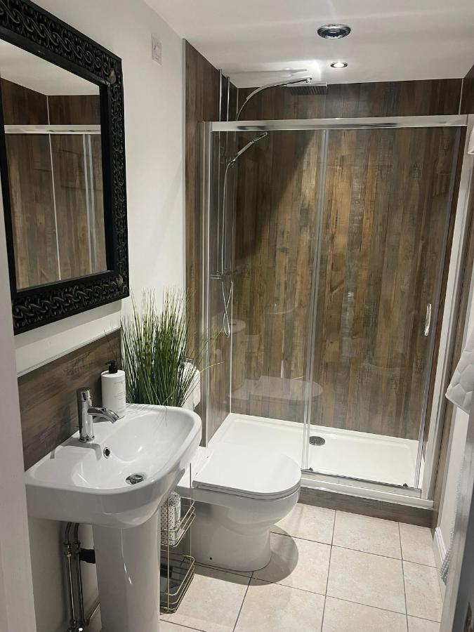 Boutique Shrewsbury Suites Екстер'єр фото