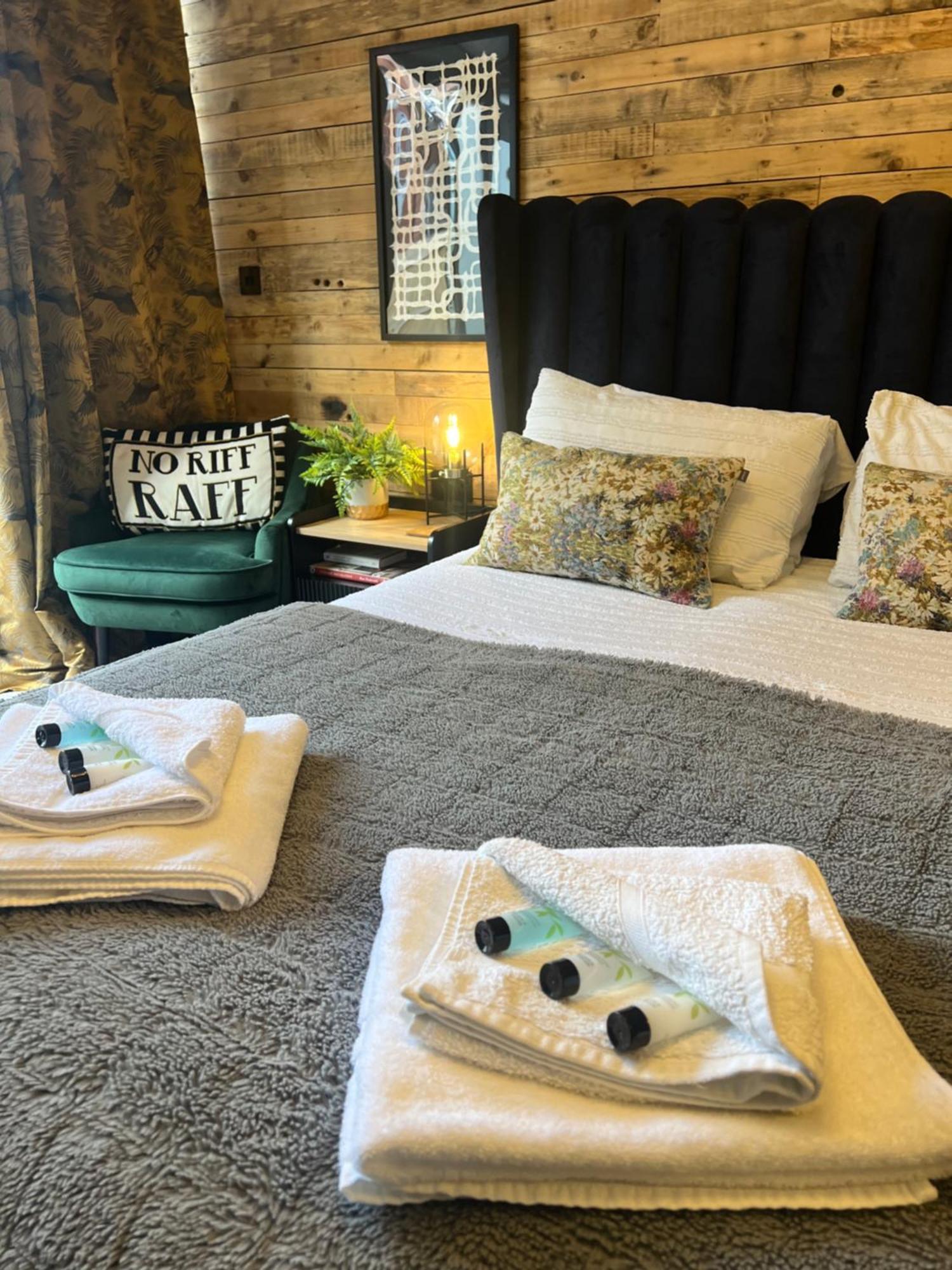 Boutique Shrewsbury Suites Екстер'єр фото