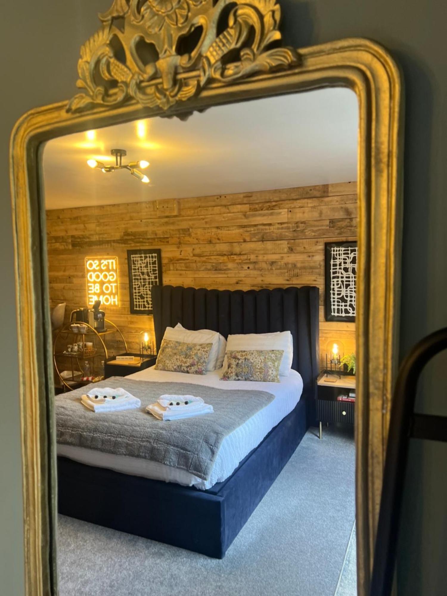 Boutique Shrewsbury Suites Екстер'єр фото